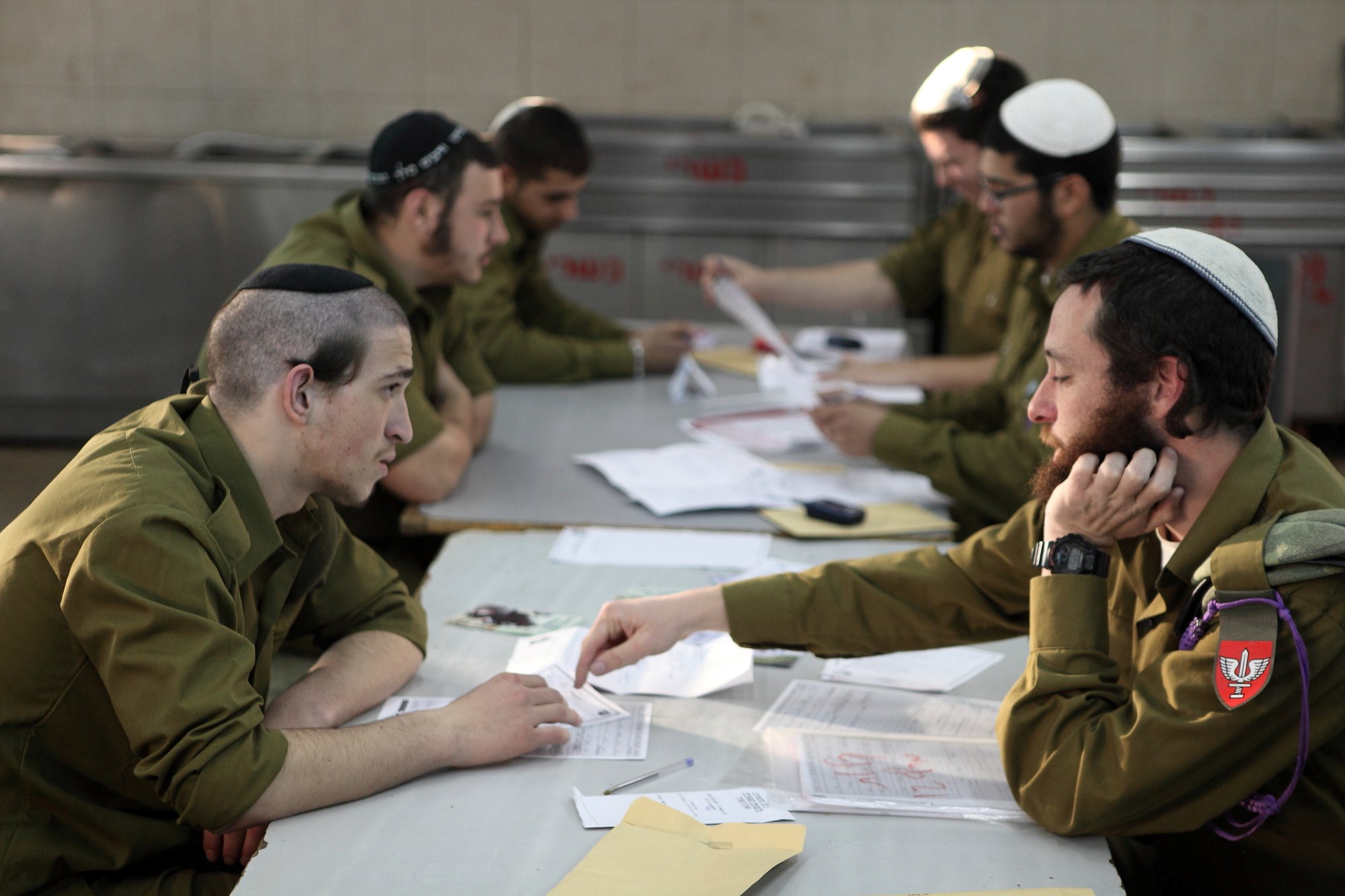 A New Social Contract with the IDF? On the Benefits of Waiting to Decide