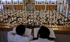 תלמידי ישיבה בישיבת חברון בירושלים, אוגוסט 2025 | Photo by Chaim Goldberg/Flash90