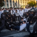 עימותים בין שוטרים למפגינים חרדים נגד מעצר עריקים, ירושלים, יוני 2026 | Photo by Chaim Goldberg/Flash90