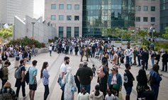 תור מול משרד הפנים בת"א: רוב הציבור מכיר בחשיבותו של שירות ציבורי מקצועי | Photo by Avshalom Sassoni/FLASH90